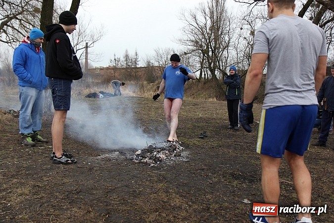 Zdjęcie w galerii na portalu naszraciborz.pl: Kąpiel w zimnej wodzie to ich sposób na wzmocnienie odporności organizmu wiadomości z regionu