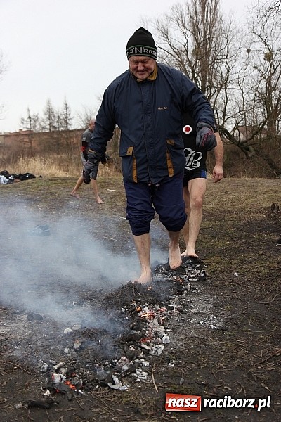 Zdjęcie w galerii na portalu naszraciborz.pl: Kąpiel w zimnej wodzie to ich sposób na wzmocnienie odporności organizmu wiadomości z regionu
