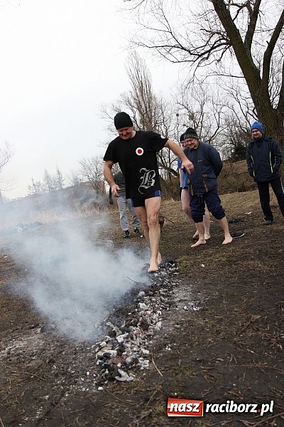 Zdjęcie w galerii na portalu naszraciborz.pl: Kąpiel w zimnej wodzie to ich sposób na wzmocnienie odporności organizmu wiadomości z regionu