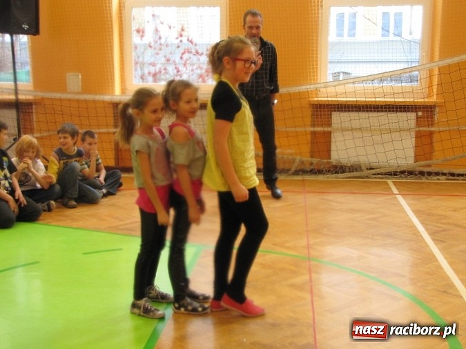 Zdjęcie w galerii na portalu naszraciborz.pl: Energia tańca w sali gimnastycznej SP 13 wiadomości z regionu