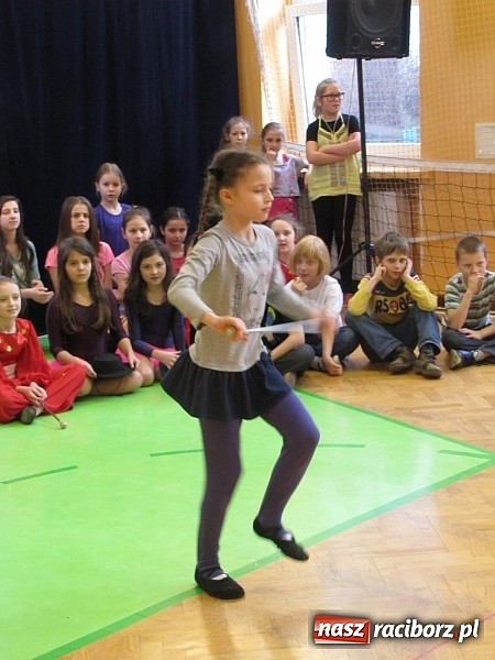Zdjęcie w galerii na portalu naszraciborz.pl: Energia tańca w sali gimnastycznej SP 13 wiadomości z regionu