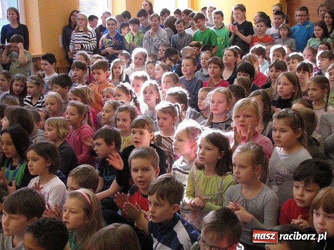 Zdjęcie w galerii na portalu naszraciborz.pl: Energia tańca w sali gimnastycznej SP 13 wiadomości z regionu