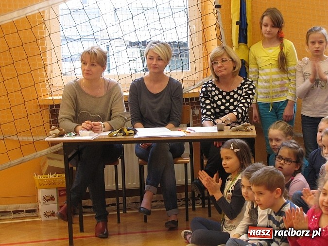 Zdjęcie w galerii na portalu naszraciborz.pl: Energia tańca w sali gimnastycznej SP 13 wiadomości z regionu