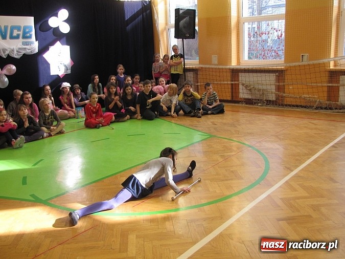 Zdjęcie w galerii na portalu naszraciborz.pl: Energia tańca w sali gimnastycznej SP 13 wiadomości z regionu