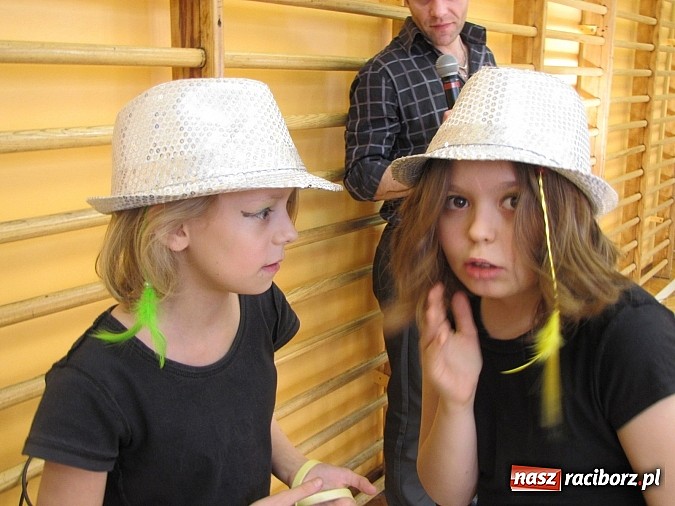 Zdjęcie w galerii na portalu naszraciborz.pl: Energia tańca w sali gimnastycznej SP 13 wiadomości z regionu