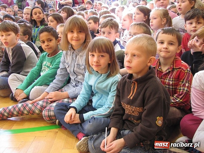 Zdjęcie w galerii na portalu naszraciborz.pl: Energia tańca w sali gimnastycznej SP 13 wiadomości z regionu