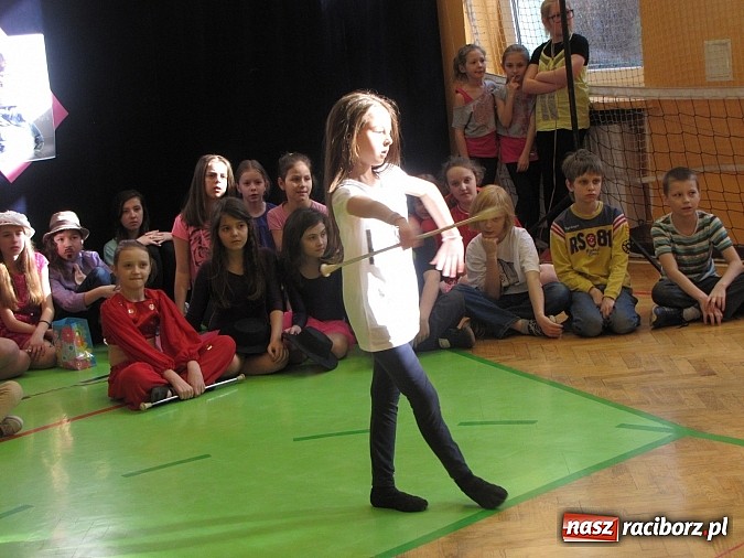Zdjęcie w galerii na portalu naszraciborz.pl: Energia tańca w sali gimnastycznej SP 13 wiadomości z regionu