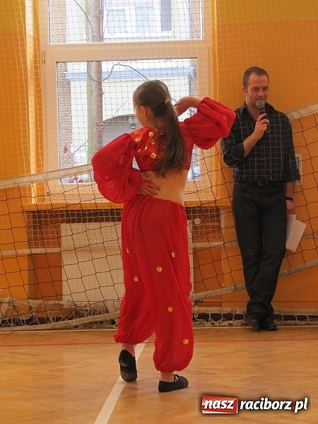 Zdjęcie w galerii na portalu naszraciborz.pl: Energia tańca w sali gimnastycznej SP 13 wiadomości z regionu