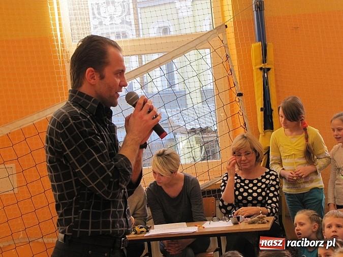 Zdjęcie w galerii na portalu naszraciborz.pl: Energia tańca w sali gimnastycznej SP 13 wiadomości z regionu