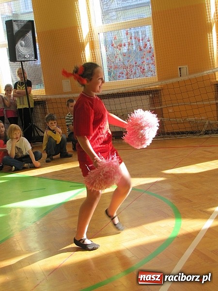 Zdjęcie w galerii na portalu naszraciborz.pl: Energia tańca w sali gimnastycznej SP 13 wiadomości z regionu