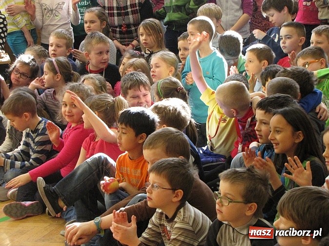 Zdjęcie w galerii na portalu naszraciborz.pl: Energia tańca w sali gimnastycznej SP 13 wiadomości z regionu