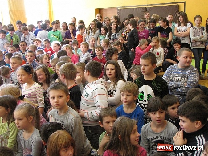 Zdjęcie w galerii na portalu naszraciborz.pl: Energia tańca w sali gimnastycznej SP 13 wiadomości z regionu