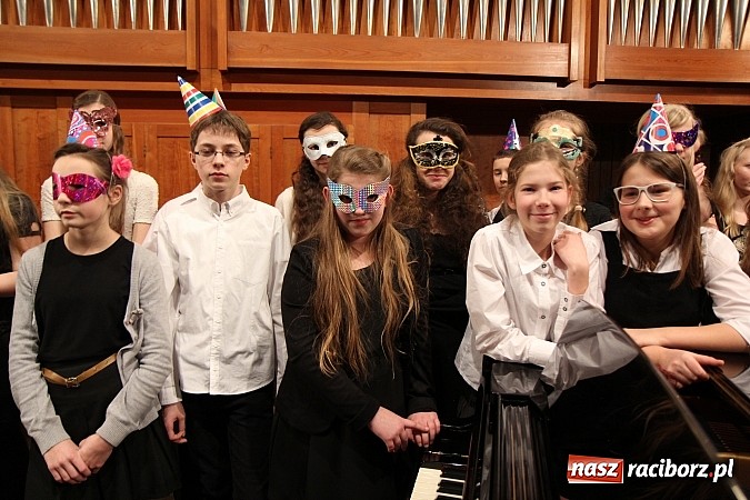 Zdjęcie w galerii na portalu naszraciborz.pl: Karnawałowy koncert w Szkole Muzycznej wiadomości z regionu