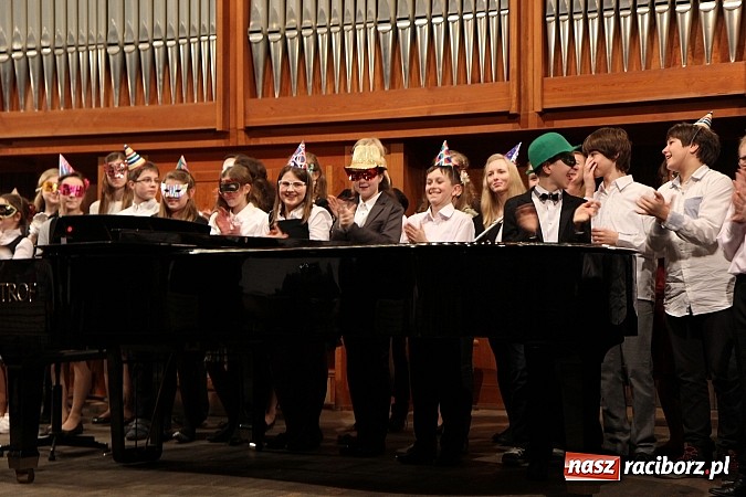 Zdjęcie w galerii na portalu naszraciborz.pl: Karnawałowy koncert w Szkole Muzycznej wiadomości z regionu