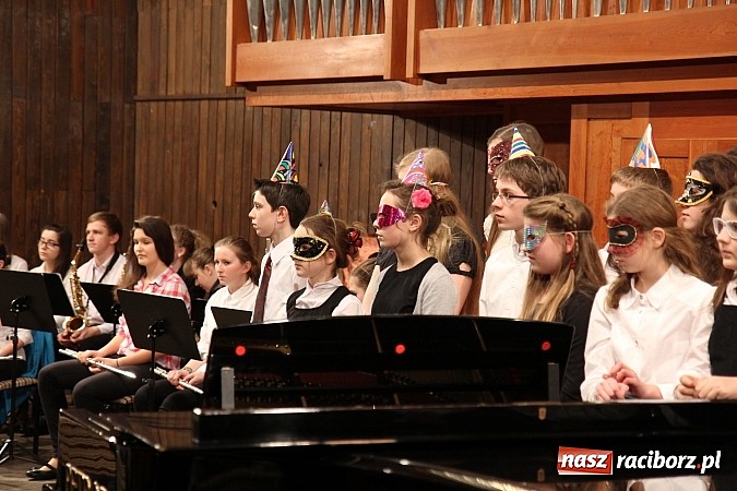 Zdjęcie w galerii na portalu naszraciborz.pl: Karnawałowy koncert w Szkole Muzycznej wiadomości z regionu