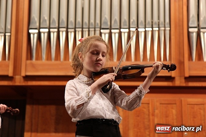 Zdjęcie w galerii na portalu naszraciborz.pl: Karnawałowy koncert w Szkole Muzycznej wiadomości z regionu