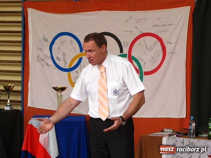 Zdjęcie w galerii na portalu naszraciborz.pl: Kajetan Broniewski odwiedził Gimnazjum nr 1 wiadomości z regionu