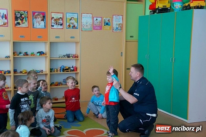 Zdjęcie w galerii na portalu naszraciborz.pl: Czujnym okiem spojrzeli na pieszych wiadomości z regionu