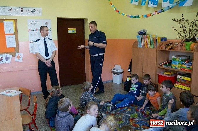 Zdjęcie w galerii na portalu naszraciborz.pl: Czujnym okiem spojrzeli na pieszych wiadomości z regionu