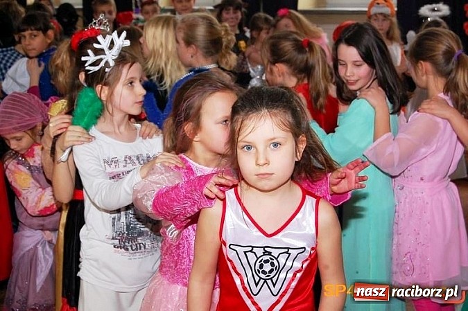 Zdjęcie w galerii na portalu naszraciborz.pl: Maskarada, czyli niech żyje bal. Zabawa w SP 4 wiadomości z regionu
