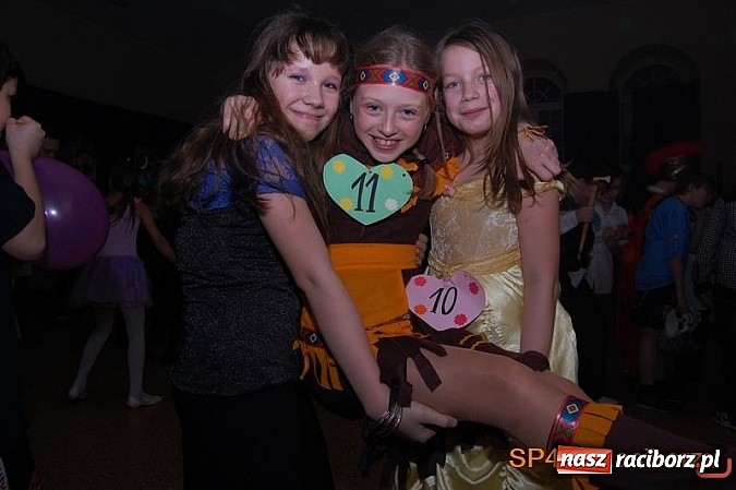 Zdjęcie w galerii na portalu naszraciborz.pl: Maskarada, czyli niech żyje bal. Zabawa w SP 4 wiadomości z regionu