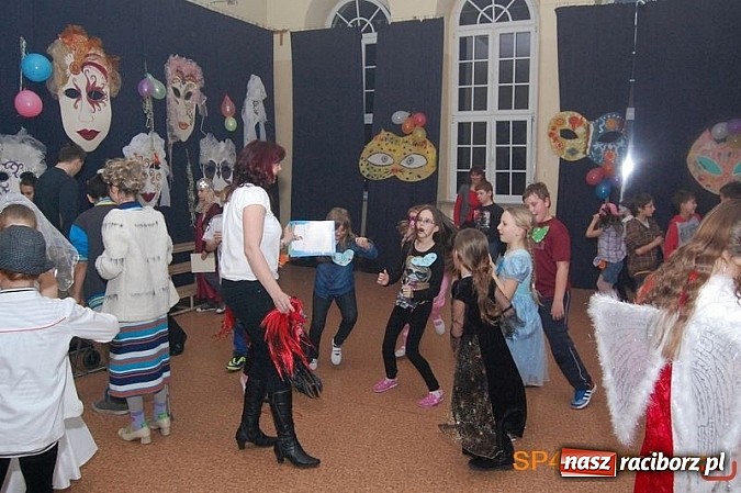 Zdjęcie w galerii na portalu naszraciborz.pl: Maskarada, czyli niech żyje bal. Zabawa w SP 4 wiadomości z regionu