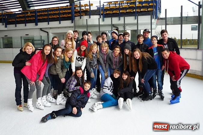 Zdjęcie w galerii na portalu naszraciborz.pl: Młodzież z Tworkowa szalała na lodowisku wiadomości z regionu