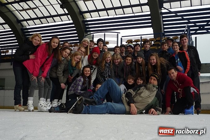 Zdjęcie w galerii na portalu naszraciborz.pl: Młodzież z Tworkowa szalała na lodowisku wiadomości z regionu