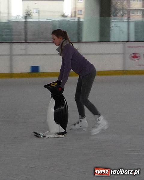 Zdjęcie w galerii na portalu naszraciborz.pl: Młodzież z Tworkowa szalała na lodowisku wiadomości z regionu