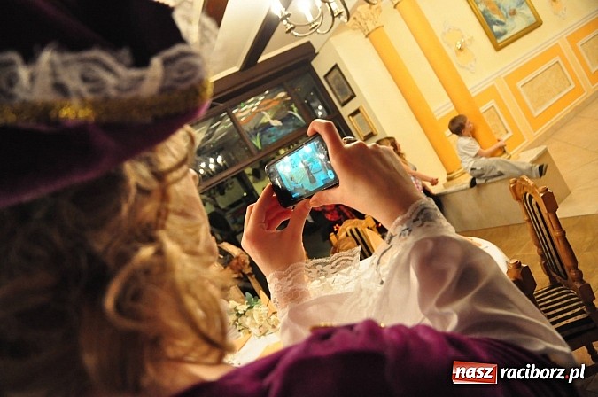 Zdjęcie w galerii na portalu naszraciborz.pl: Karnawałowe party w wojnowickim pałacu wiadomości z regionu