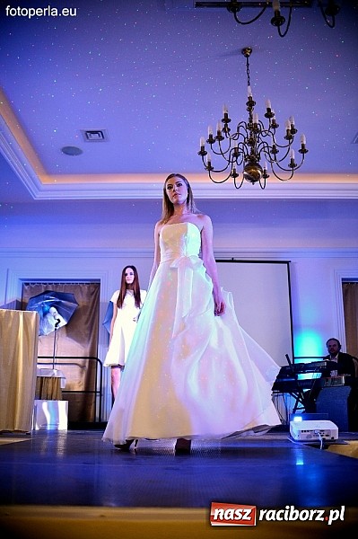 Zdjęcie w galerii na portalu naszraciborz.pl: Piękne dziewczyny i sztuka flair na gali biznesu w Pietrowicach Wielkich wiadomości z regionu
