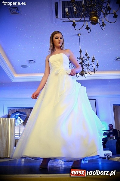 Zdjęcie w galerii na portalu naszraciborz.pl: Piękne dziewczyny i sztuka flair na gali biznesu w Pietrowicach Wielkich wiadomości z regionu