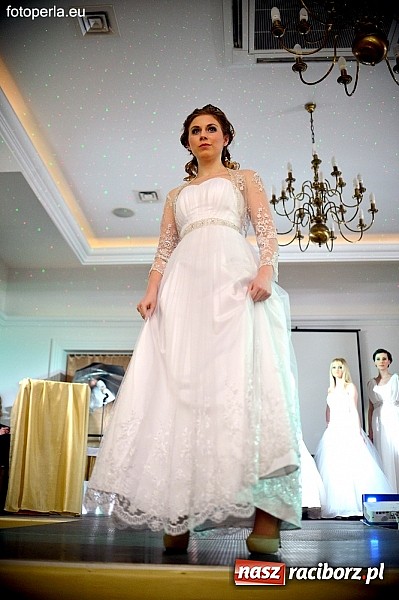 Zdjęcie w galerii na portalu naszraciborz.pl: Piękne dziewczyny i sztuka flair na gali biznesu w Pietrowicach Wielkich wiadomości z regionu