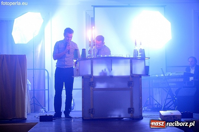 Zdjęcie w galerii na portalu naszraciborz.pl: Piękne dziewczyny i sztuka flair na gali biznesu w Pietrowicach Wielkich wiadomości z regionu