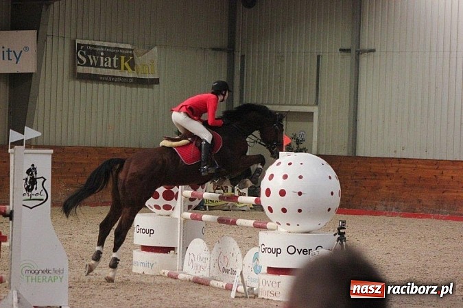 Zdjęcie w galerii na portalu naszraciborz.pl: Raciborskie amazonki wracają z Leszna z tarczą wiadomości z regionu