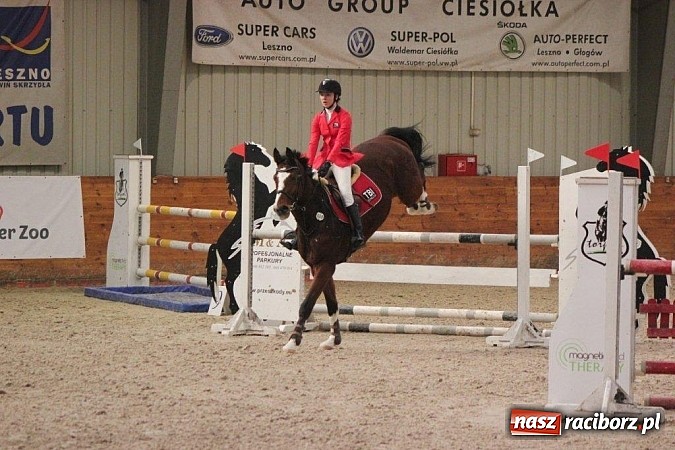 Zdjęcie w galerii na portalu naszraciborz.pl: Raciborskie amazonki wracają z Leszna z tarczą wiadomości z regionu