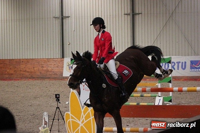 Zdjęcie w galerii na portalu naszraciborz.pl: Raciborskie amazonki wracają z Leszna z tarczą wiadomości z regionu