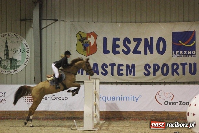 Zdjęcie w galerii na portalu naszraciborz.pl: Raciborskie amazonki wracają z Leszna z tarczą wiadomości z regionu