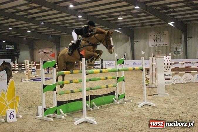 Zdjęcie w galerii na portalu naszraciborz.pl: Raciborskie amazonki wracają z Leszna z tarczą wiadomości z regionu