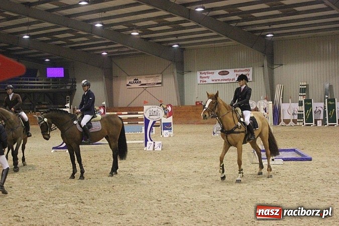 Zdjęcie w galerii na portalu naszraciborz.pl: Raciborskie amazonki wracają z Leszna z tarczą wiadomości z regionu