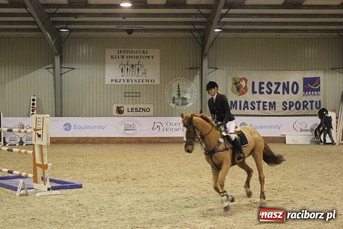 Zdjęcie w galerii na portalu naszraciborz.pl: Raciborskie amazonki wracają z Leszna z tarczą wiadomości z regionu