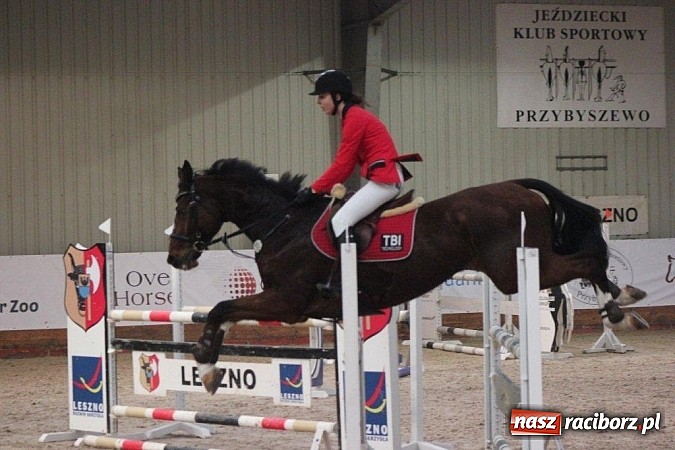 Zdjęcie w galerii na portalu naszraciborz.pl: Raciborskie amazonki wracają z Leszna z tarczą wiadomości z regionu