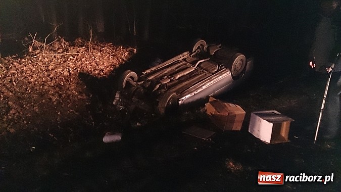 Zdjęcie w galerii na portalu naszraciborz.pl: Vectra dachowała na trasie Kuźnia-Dziergowice wiadomości z regionu