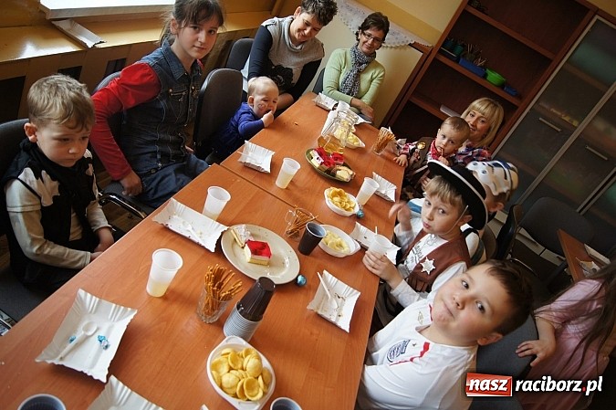 Zdjęcie w galerii na portalu naszraciborz.pl: Kowboje i królewny na balu w Ciechowicach wiadomości z regionu