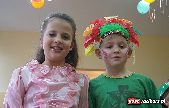 Zdjęcie w galerii na portalu naszraciborz.pl: Kowboje i królewny na balu w Ciechowicach wiadomości z regionu