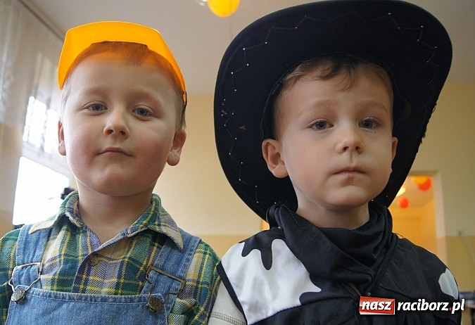 Zdjęcie w galerii na portalu naszraciborz.pl: Kowboje i królewny na balu w Ciechowicach wiadomości z regionu