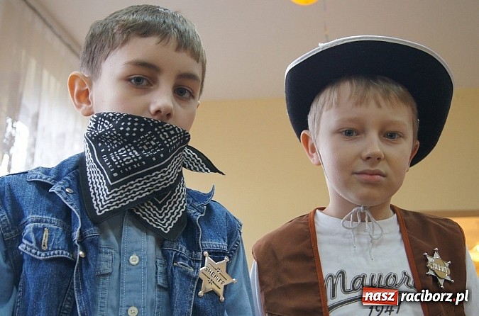 Zdjęcie w galerii na portalu naszraciborz.pl: Kowboje i królewny na balu w Ciechowicach wiadomości z regionu