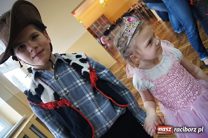 Zdjęcie w galerii na portalu naszraciborz.pl: Kowboje i królewny na balu w Ciechowicach wiadomości z regionu