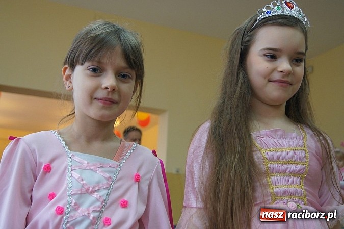 Zdjęcie w galerii na portalu naszraciborz.pl: Kowboje i królewny na balu w Ciechowicach wiadomości z regionu