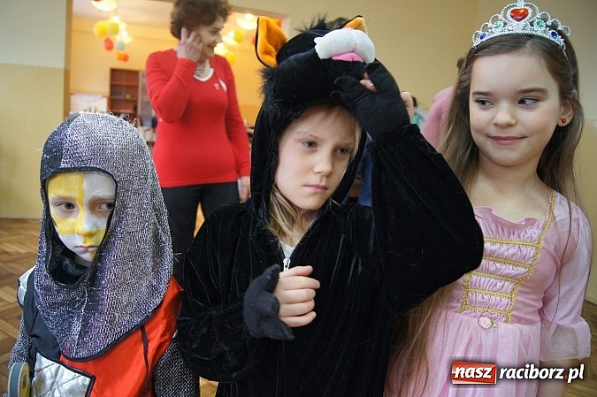 Zdjęcie w galerii na portalu naszraciborz.pl: Kowboje i królewny na balu w Ciechowicach wiadomości z regionu